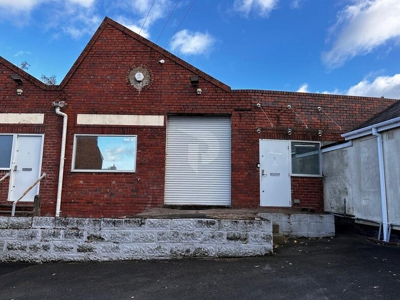 153 Powke Ln, Rowley Regis to rent - Building Photo - Image 2 of 8