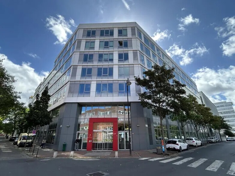 7 Rue Henri Becquerel, Rueil-Malmaison to rent - Building Photo - Image 1 of 20