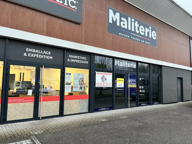 Location Local d'activités 165 m²