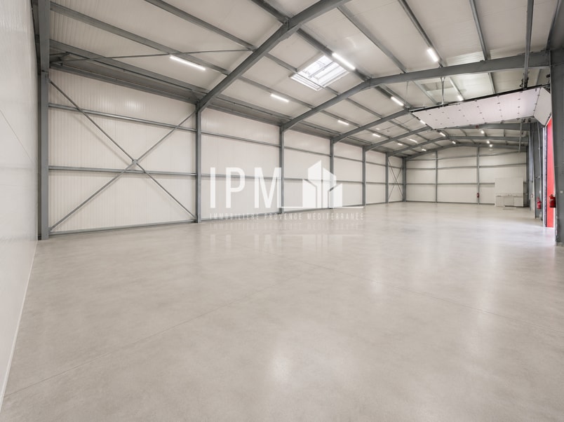 Location Local d'activités 400 m² - Photo 1
