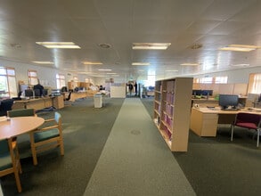 17 South Gyle Cres, Edinburgh to rent Interior Photo- Image 1 of 2