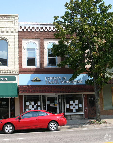 103 S Main St, Fort Atkinson, WI for sale - Primary Photo - Image 1 of 1