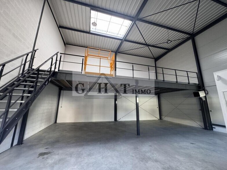 Industrial in Bussy-Saint-Georges to rent - Interior Photo - Image 1 of 1