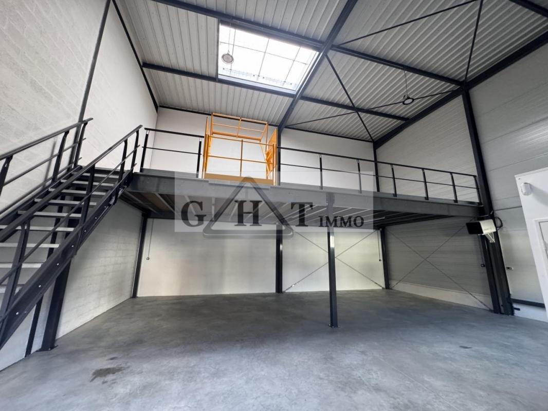 Industrial in Bussy-Saint-Georges to rent Interior Photo- Image 1 of 2