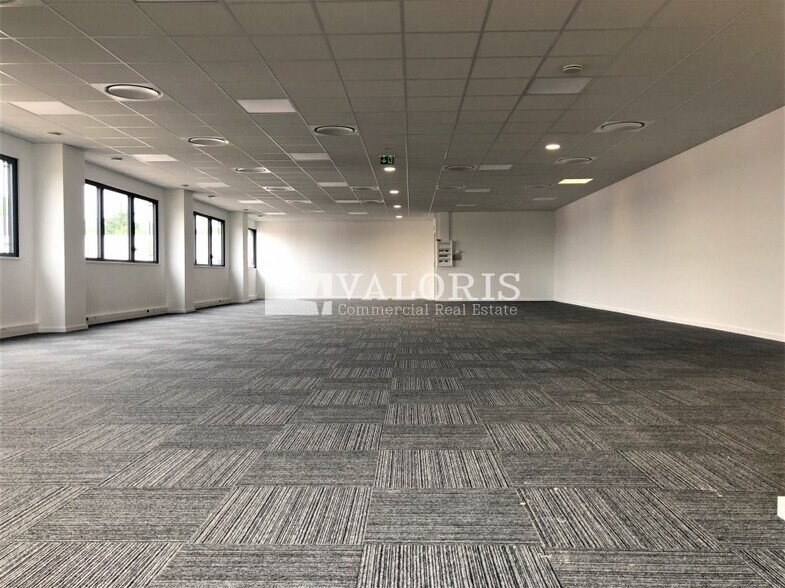 Office in Dardilly to rent - Building Photo - Image 3 of 10