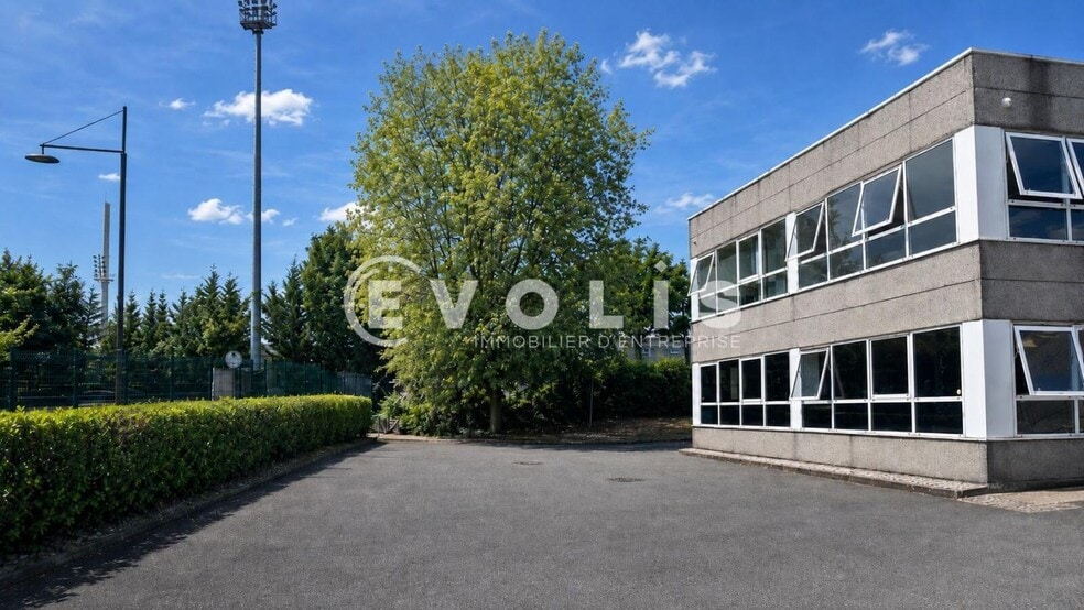 19 Rue Auguste Perret, Villejuif to rent - Building Photo - Image 2 of 14
