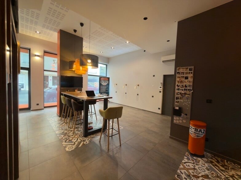 Retail in Lyon 06 to rent - Interior Photo - Image 3 of 4