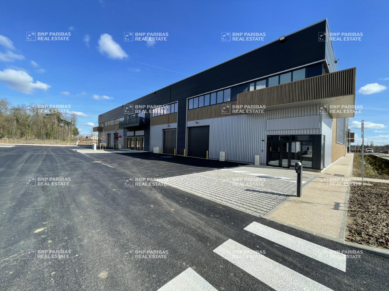 Light Industrial in Chalifert to rent Building Photo- Image 1 of 11
