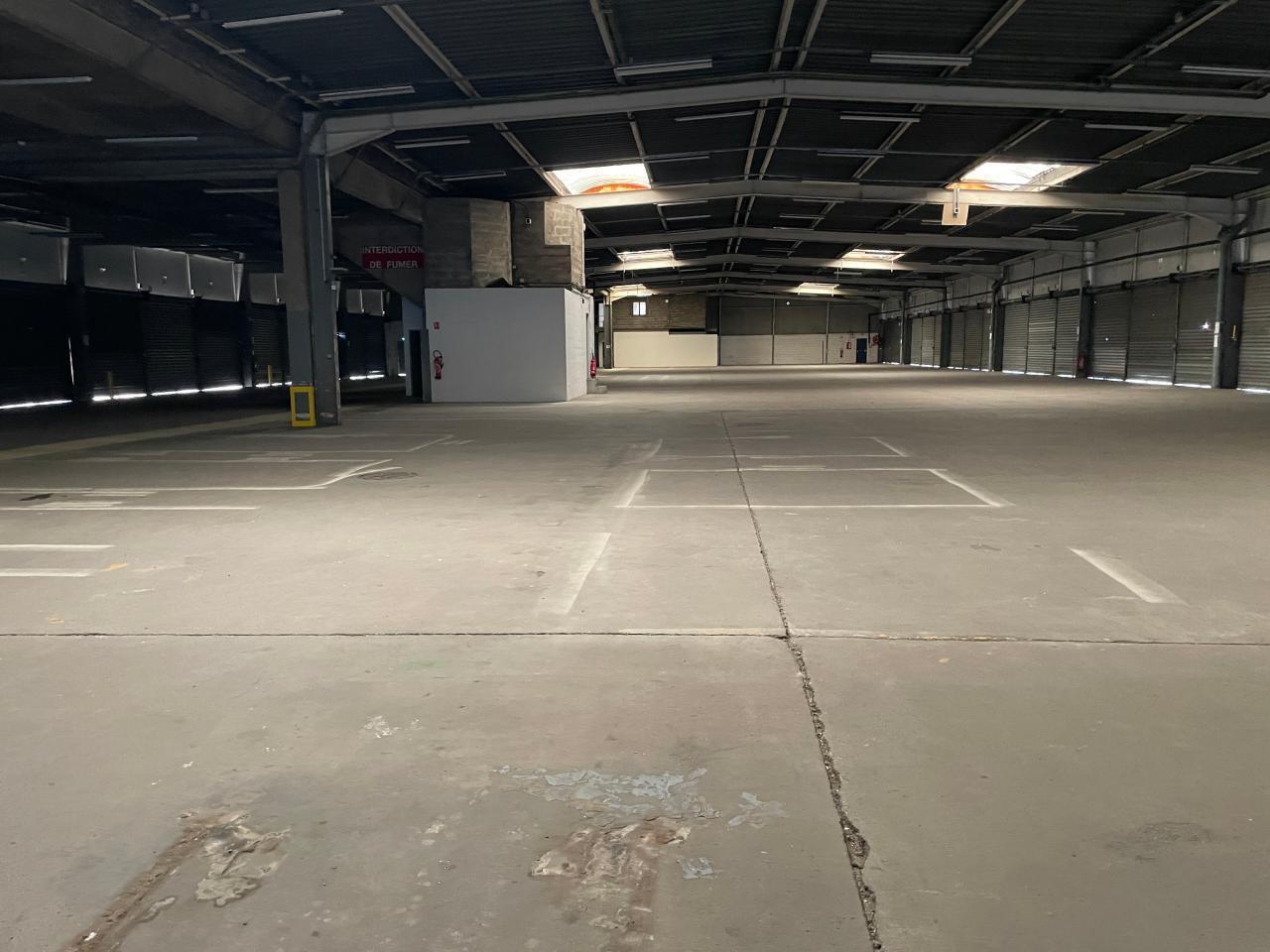 Light Industrial in Aulnay-sous-Bois to rent Interior Photo- Image 1 of 11