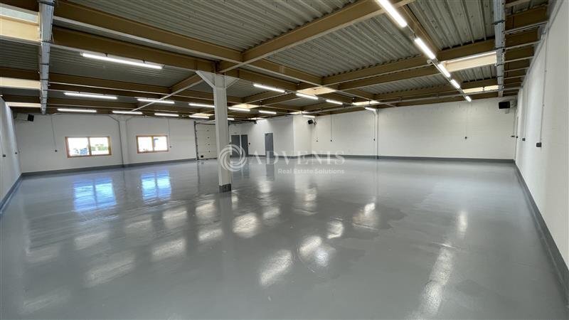 Light Industrial in Croissy-Beaubourg to rent Interior Photo- Image 1 of 12