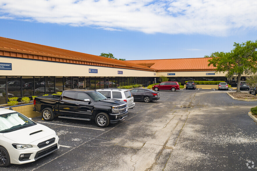 9280 Bay Plaza Blvd, Tampa, FL for rent - Building Photo - Image 3 of 49