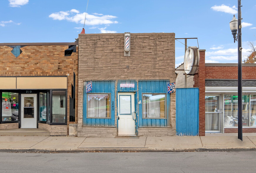 221 N Main St, Seymour, WI for sale - Primary Photo - Image 1 of 10