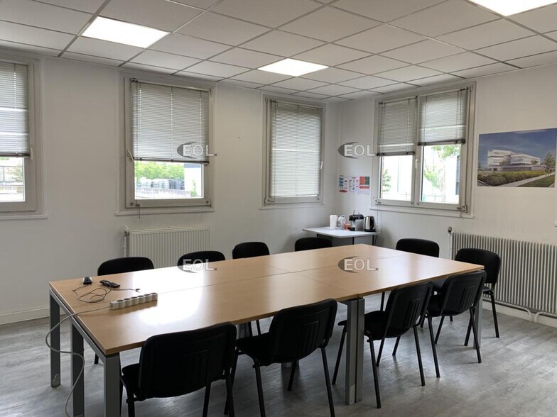 Industrial in Thiais to rent - Interior Photo - Image 2 of 8