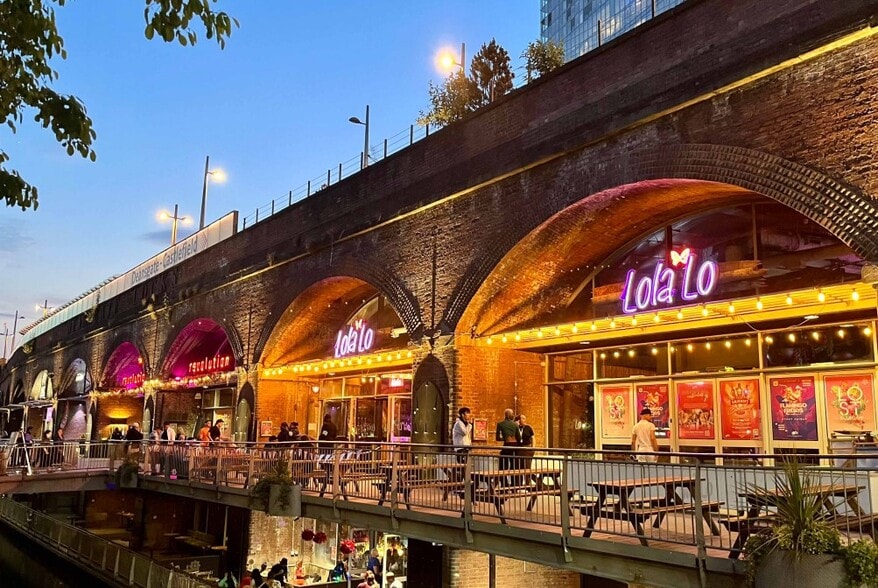 Whitworth St, Manchester to rent - Building Photo - Image 2 of 7