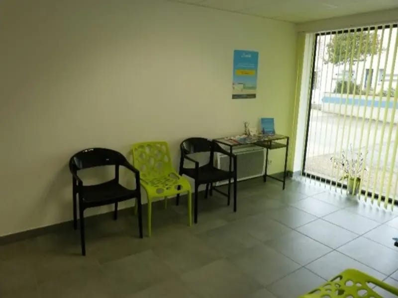 Location Local d'activités 71 m² - Photo 1