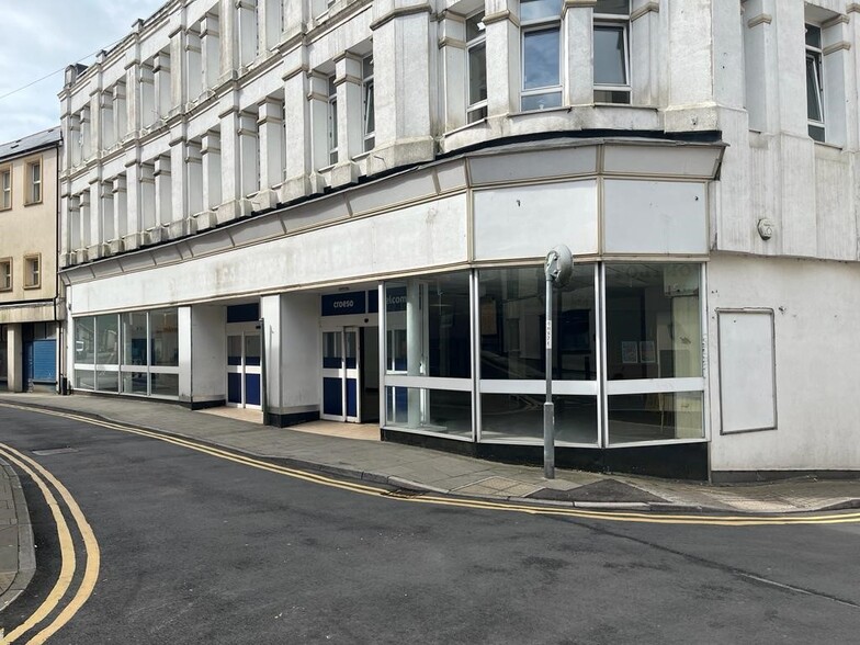 18-30 Somerset St, Abertillery for rent - Primary Photo - Image 1 of 2