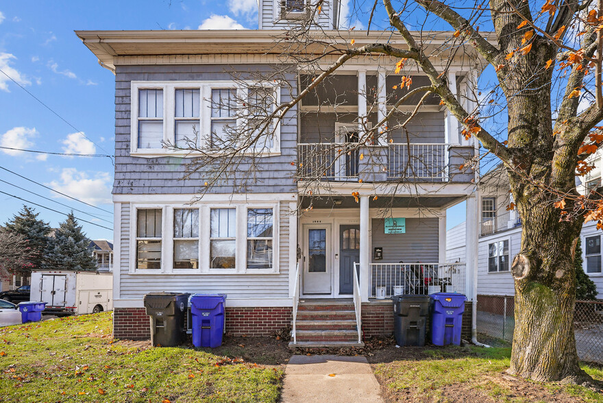 1088 Lonsdale Ave, Central Falls, RI for sale - Primary Photo - Image 1 of 1