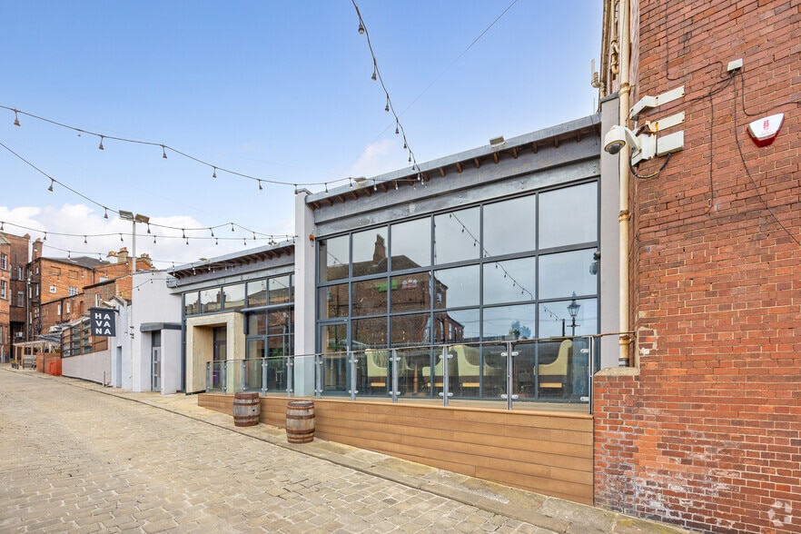 10 Market St, Wakefield to rent - Building Photo - Image 2 of 4