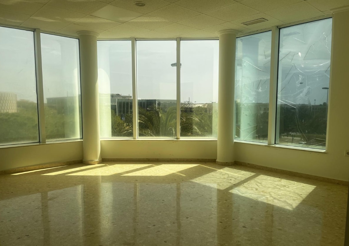 Office in Elche, Alicante to rent Interior Photo- Image 1 of 5
