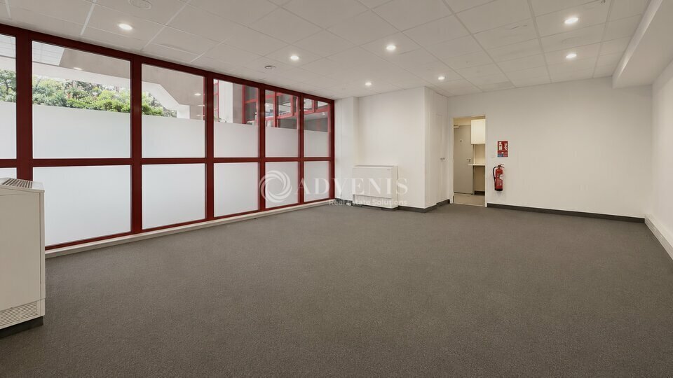 Office in Paris for sale - Interior Photo - Image 2 of 34