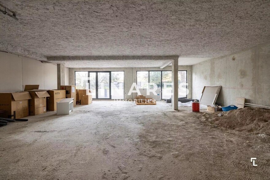 Retail in Saint-Cyr-sur-Mer for sale - Interior Photo - Image 3 of 8