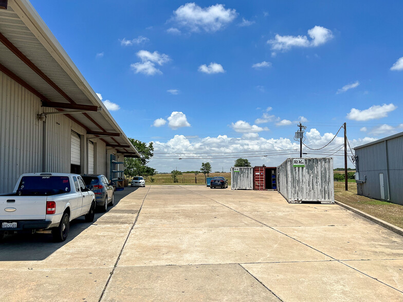 252 Investment Loop, Hutto, TX for sale - Building Photo - Image 2 of 4