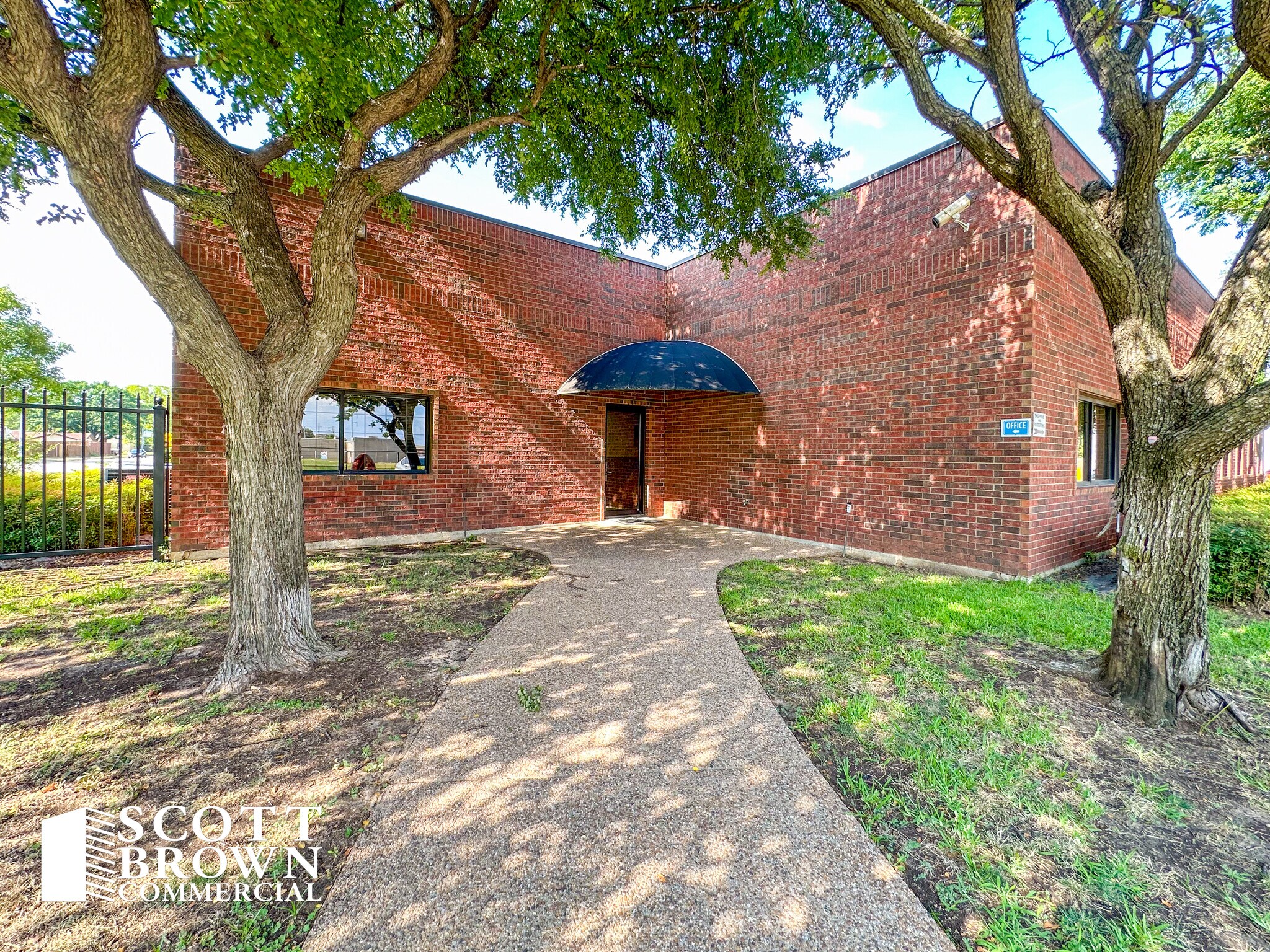 204 Cardinal Dr, Denton, TX to rent Building Photo- Image 1 of 15