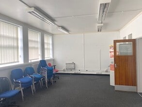 Woodland Ter, Pontypridd to rent Interior Photo- Image 2 of 8