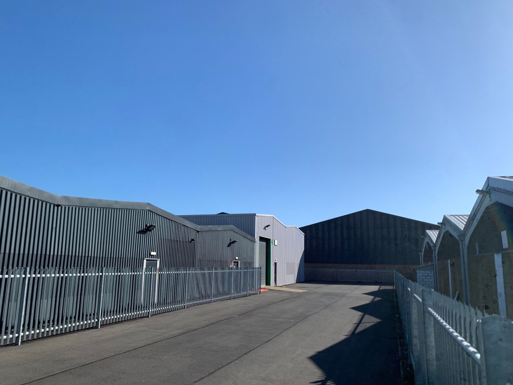 Blaydon Rd, Bedfordshire to rent Building Photo- Image 1 of 12