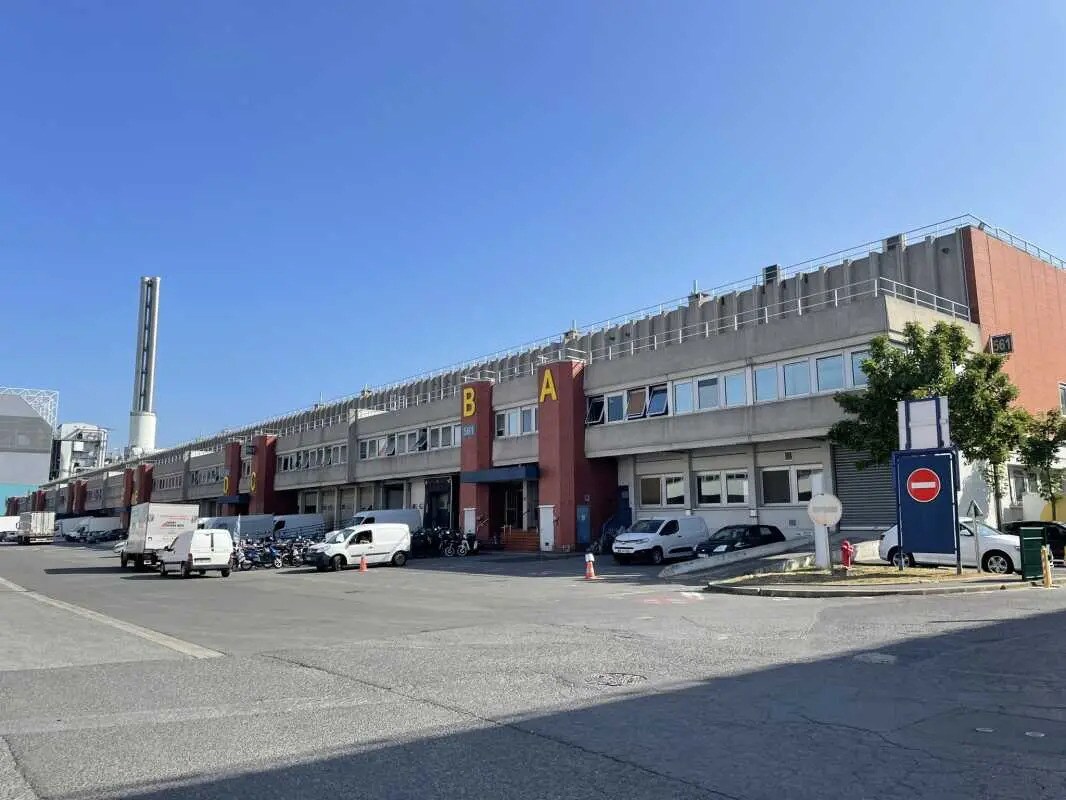 Light Industrial in Saint-Ouen-sur-Seine to rent Building Photo- Image 1 of 10