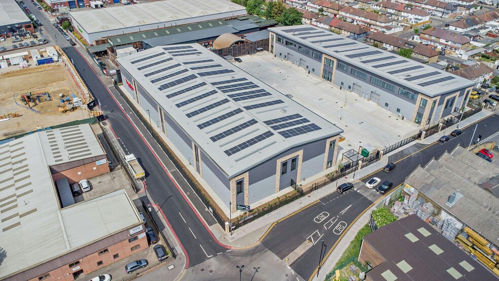 Willoughby Ln, London to rent - Building Photo - Image 3 of 10