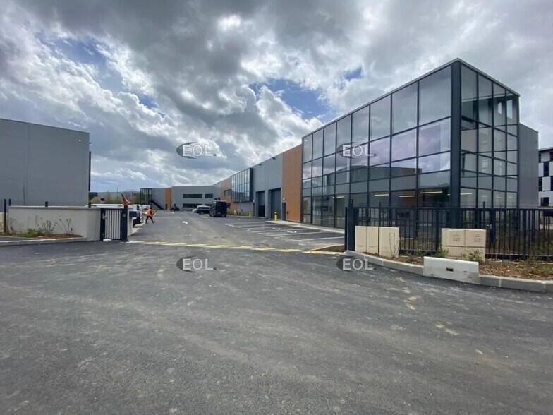 Light Industrial in Grigny to rent - Building Photo - Image 3 of 6