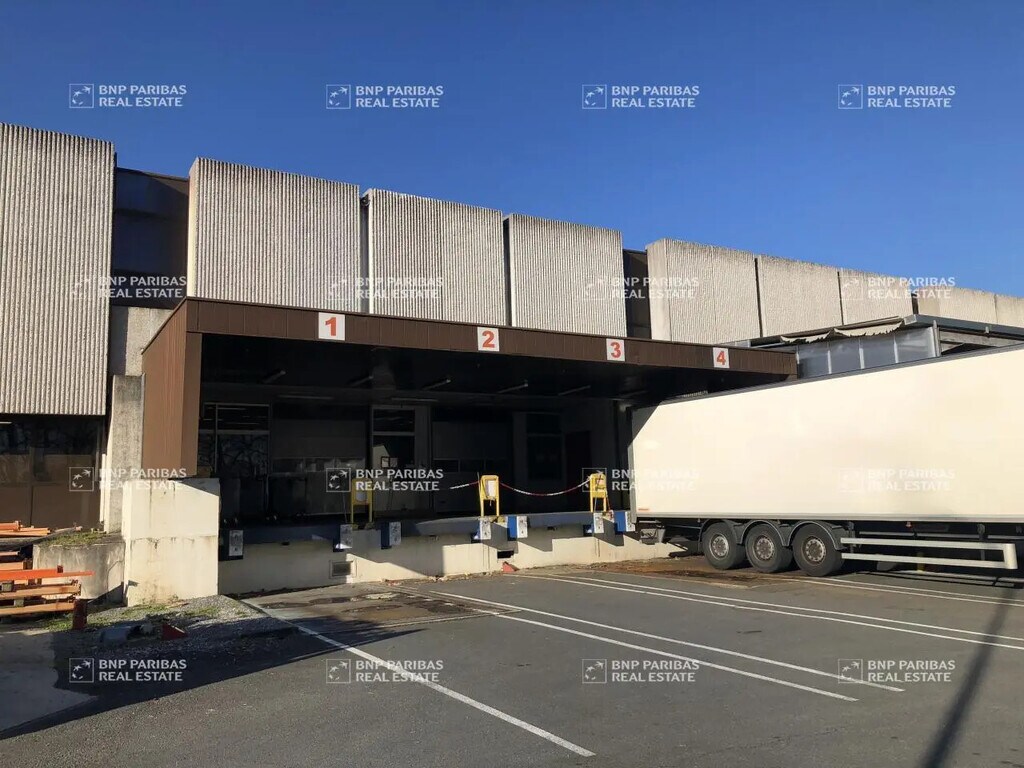 Location Entrepôt logistique 5 266 m² - Photo 1