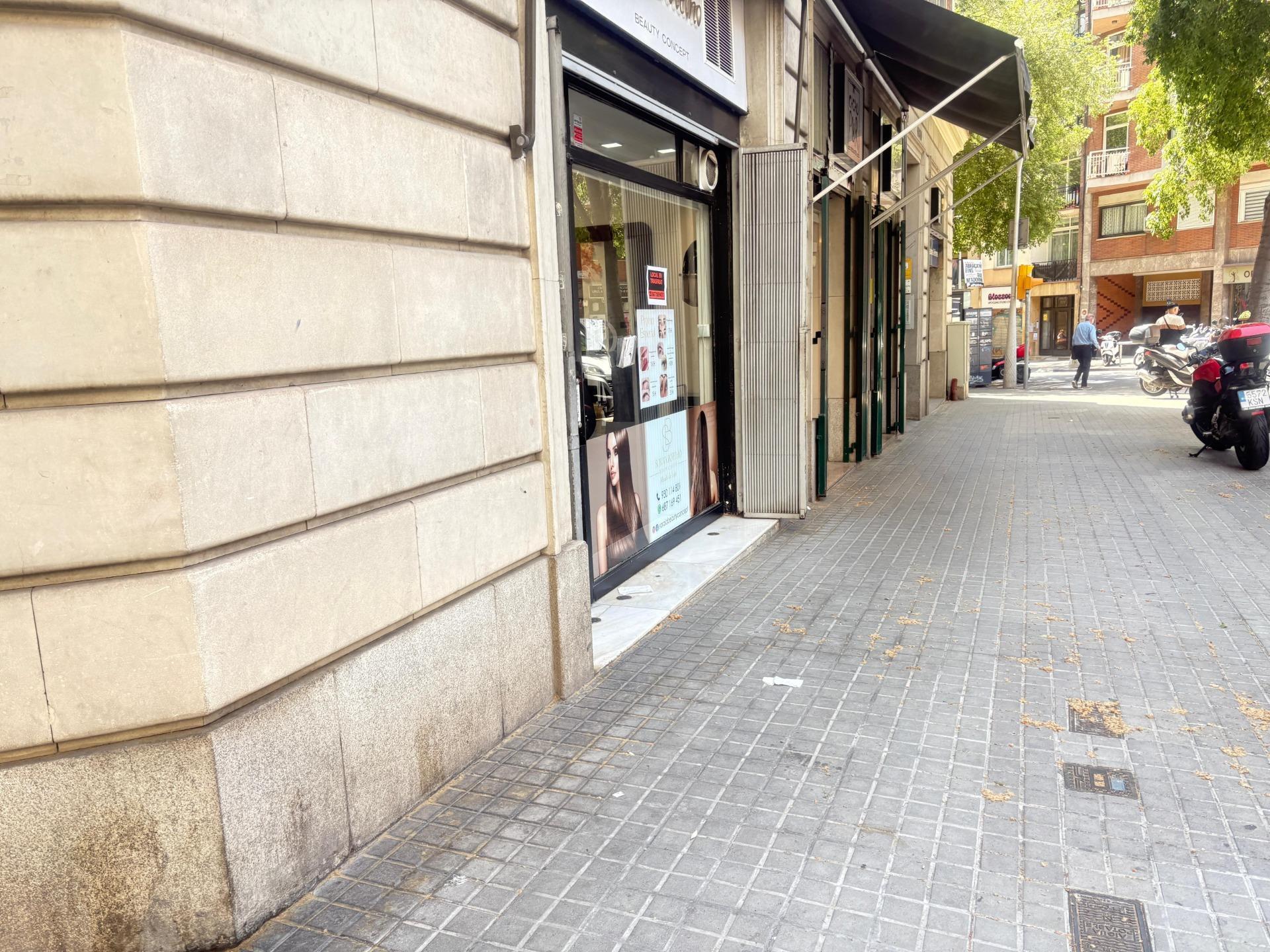 Retail in Barcelona, Barcelona to rent Interior Photo- Image 1 of 2