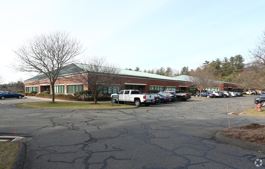 6 Executive Dr, Farmington, CT for rent - Building Photo - Image 1 of 3