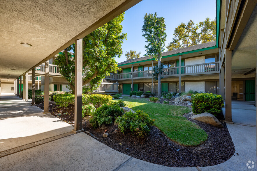 222 N Mountain Ave, Upland, CA for rent - Building Photo - Image 3 of 7