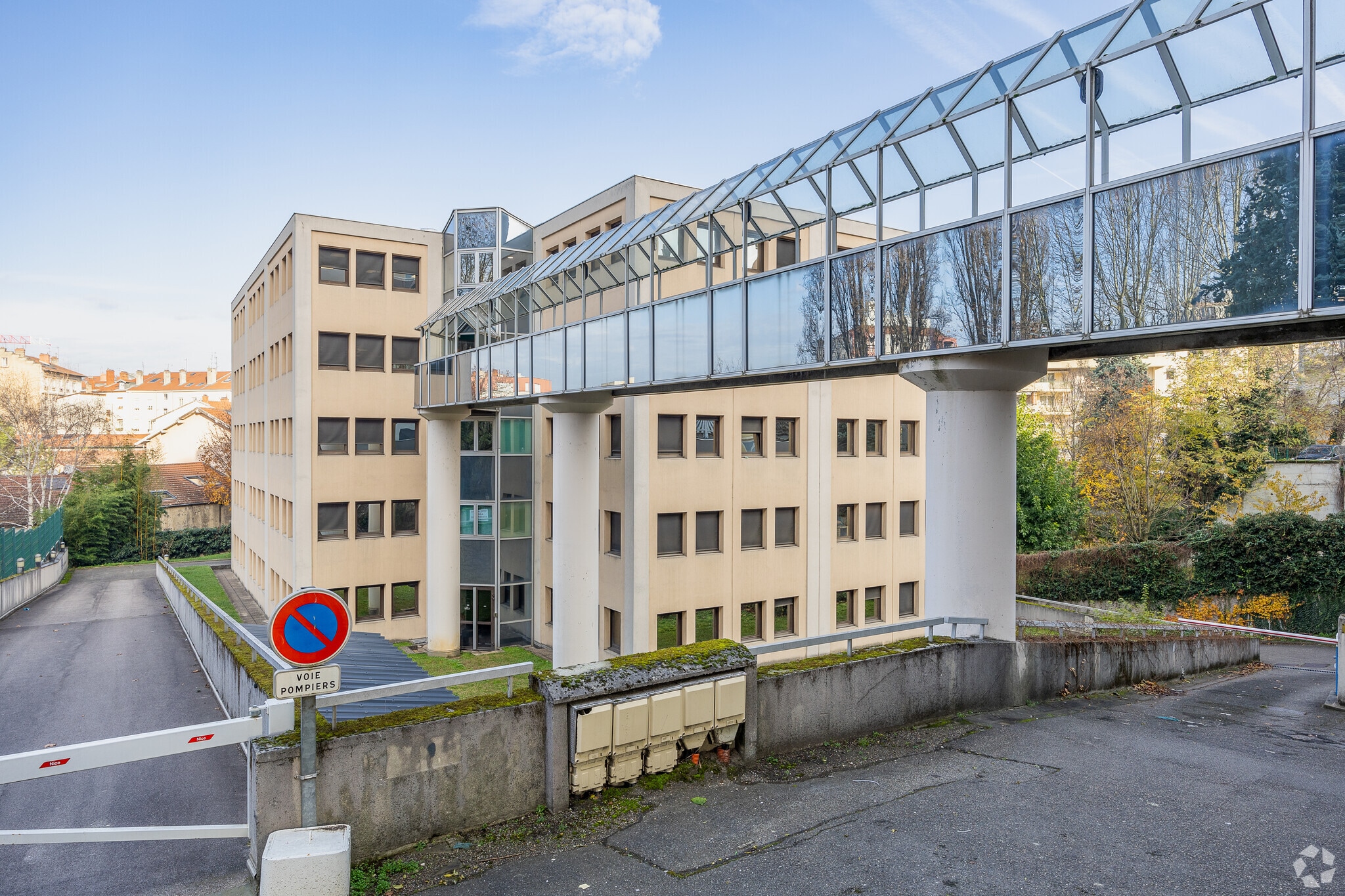 31 Place Jules Grandclément, Villeurbanne for sale Primary Photo- Image 1 of 4