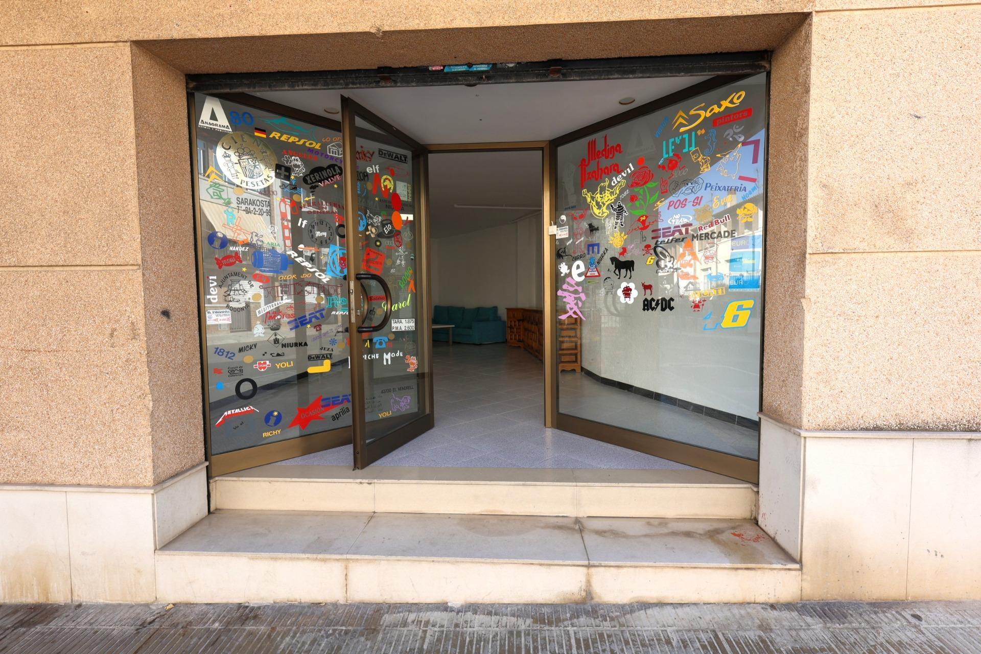 Retail in El Vendrell, Tarragona to rent Interior Photo- Image 1 of 15