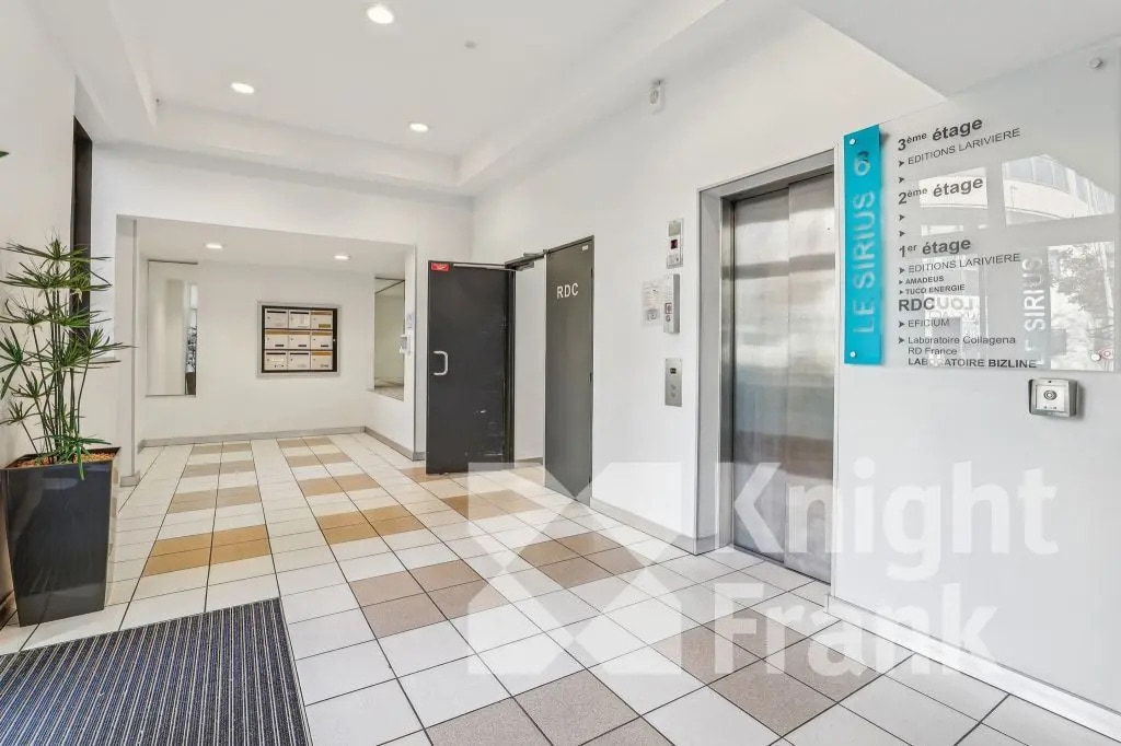 6 Rue Olof Palme, Clichy to rent Lobby- Image 1 of 14