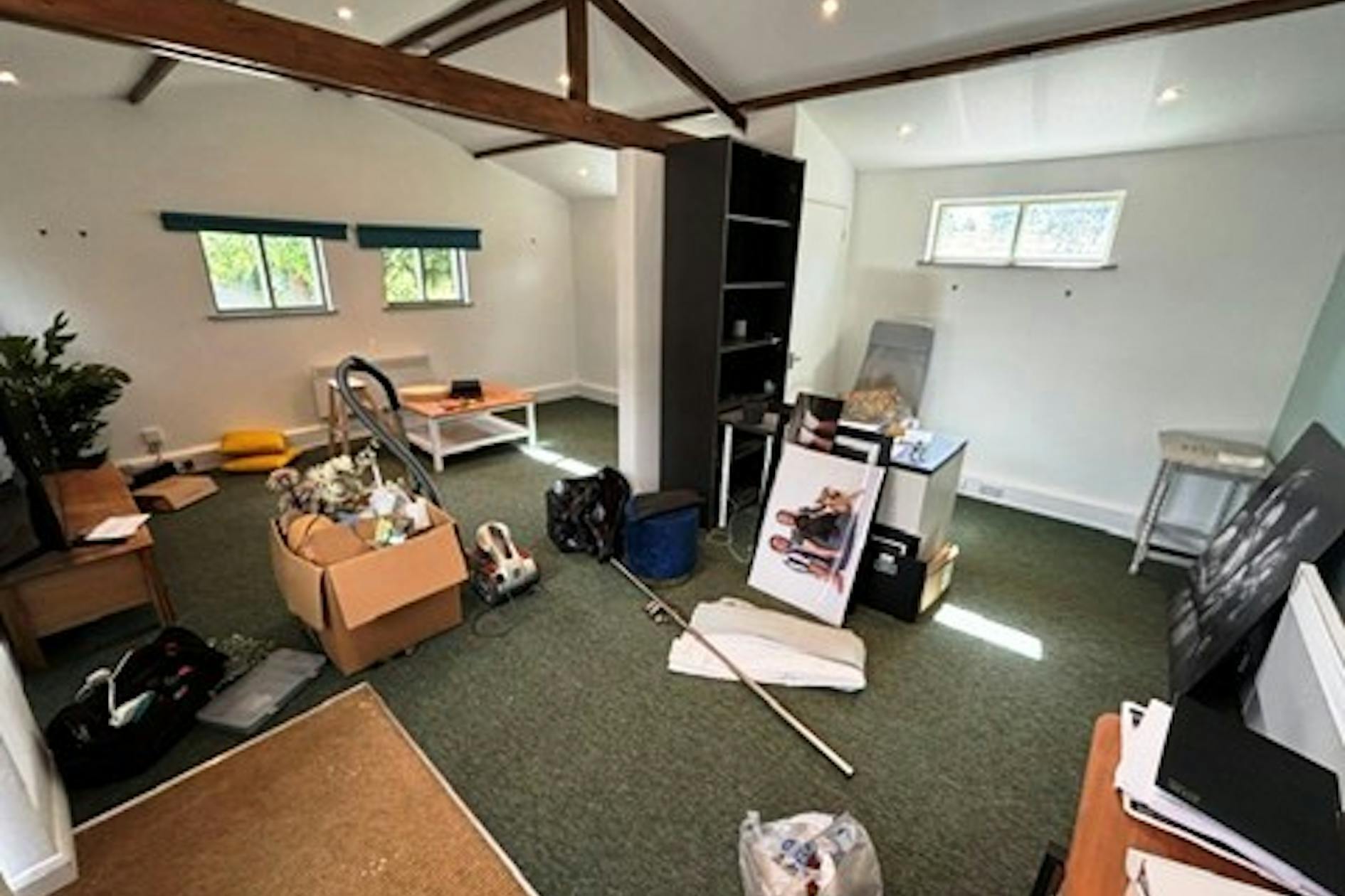 Willis Ln, Four Marks to rent Interior Photo- Image 1 of 3