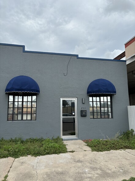 211 E Monroe Ave, Harlingen, TX for rent - Building Photo - Image 2 of 26