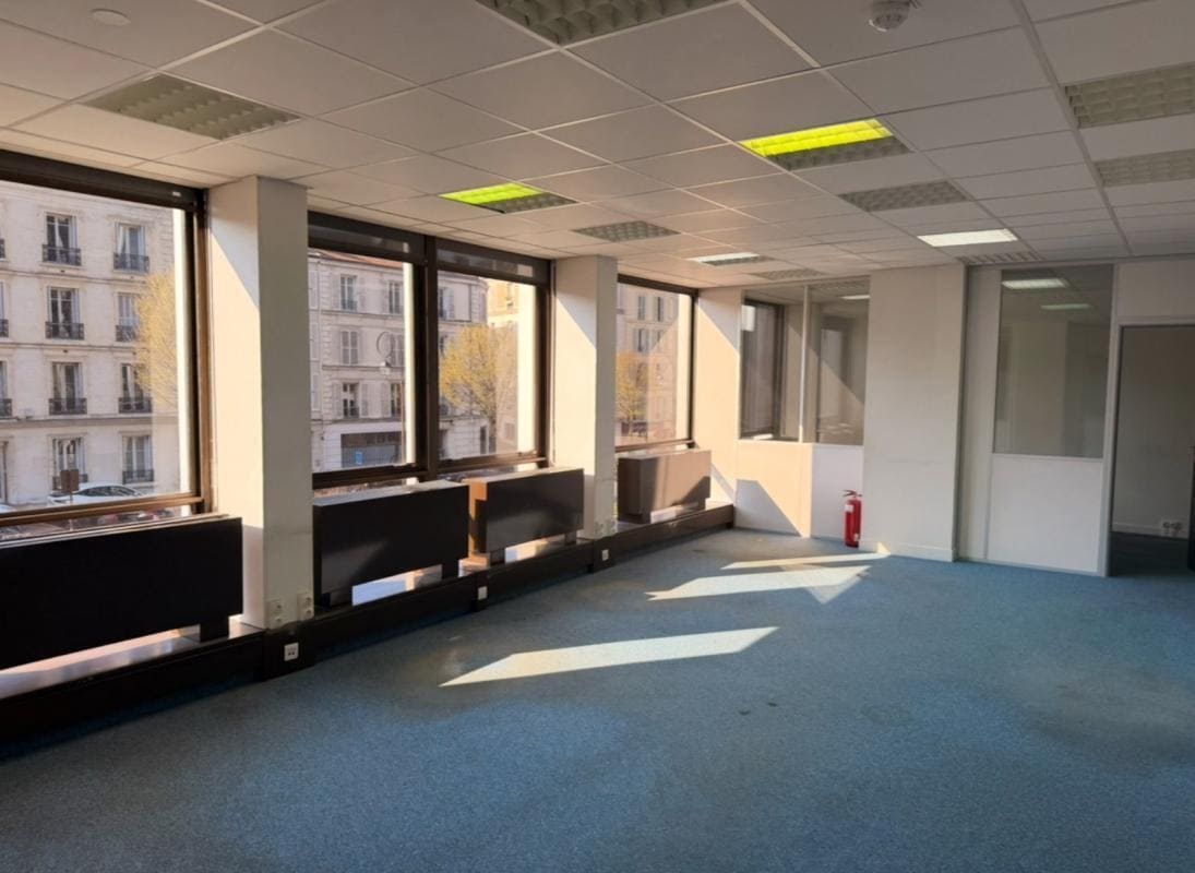 Office in Saint-Cloud for sale Interior Photo- Image 1 of 6