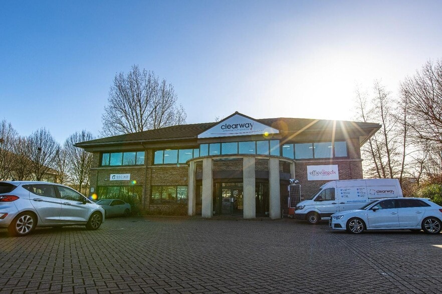 Anchor Blvd, Dartford to rent - Building Photo - Image 3 of 12