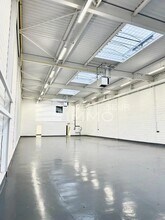 Light Industrial in Sucy-en-Brie to rent Interior Photo- Image 1 of 3