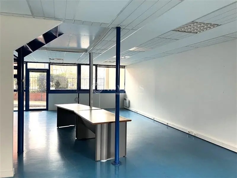 Location Bureaux 820 m² - Photo 1