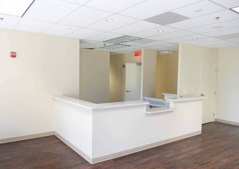 7833 Walker Dr, Greenbelt, MD to rent - Building Photo - Image 3 of 14