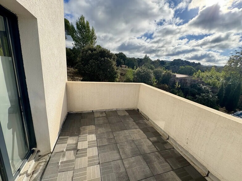 Office in Velaux to rent - Building Photo - Image 3 of 3