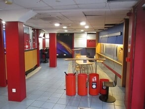 116-120 South St, Keighley to rent Interior Photo- Image 1 of 3