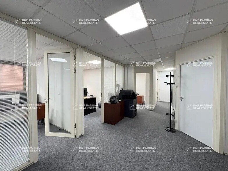Office in Bourg-la-Reine to rent - Interior Photo - Image 1 of 8