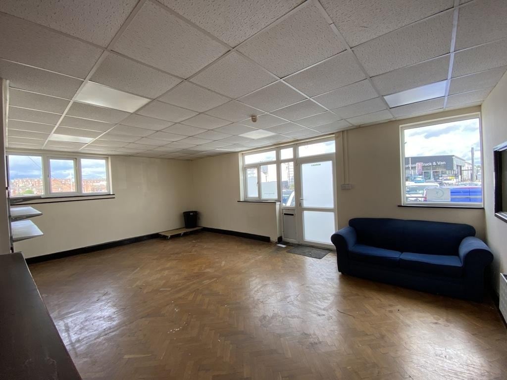 Carr Hl, Doncaster to rent Interior Photo- Image 1 of 4